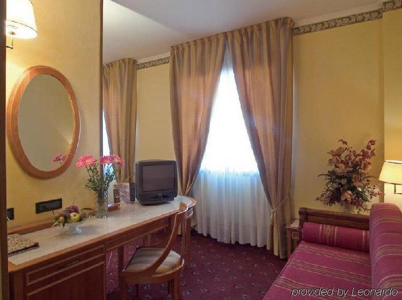 Michelangelo Hotel 4*